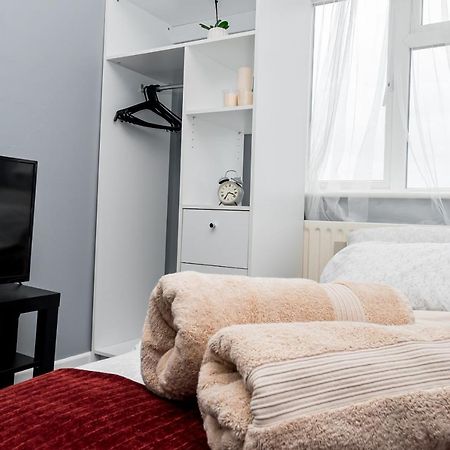 Shirley House 2, Self Catering Guest House, Self Check In, Smart Locks, 10 Min Walk To Southampton General, Aspire And Princess Anne Hospitals, Access To Fully Equipped Kitchen, Excellent Transport Links, Ideal For Longer Stays And Hospital Shifts Екстер'єр фото