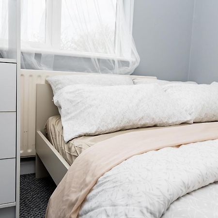 Shirley House 2, Self Catering Guest House, Self Check In, Smart Locks, 10 Min Walk To Southampton General, Aspire And Princess Anne Hospitals, Access To Fully Equipped Kitchen, Excellent Transport Links, Ideal For Longer Stays And Hospital Shifts Екстер'єр фото