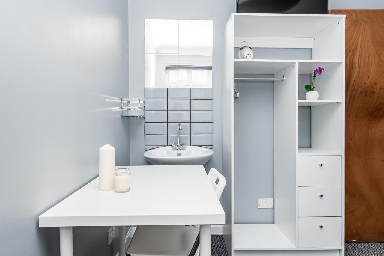 Shirley House 2, Self Catering Guest House, Self Check In, Smart Locks, 10 Min Walk To Southampton General, Aspire And Princess Anne Hospitals, Access To Fully Equipped Kitchen, Excellent Transport Links, Ideal For Longer Stays And Hospital Shifts Екстер'єр фото