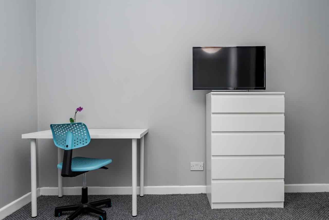 Shirley House 2, Self Catering Guest House, Self Check In, Smart Locks, 10 Min Walk To Southampton General, Aspire And Princess Anne Hospitals, Access To Fully Equipped Kitchen, Excellent Transport Links, Ideal For Longer Stays And Hospital Shifts Екстер'єр фото