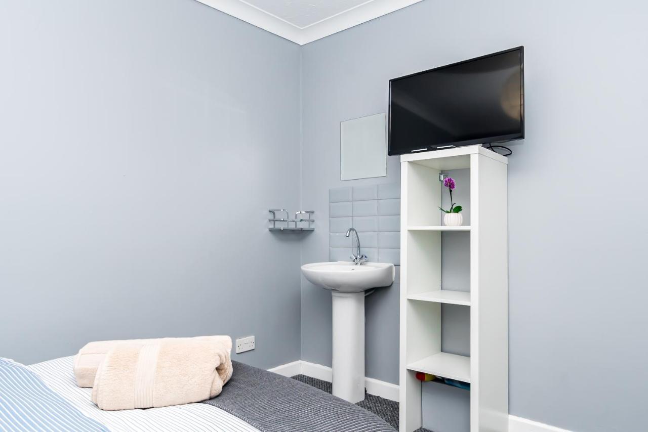 Shirley House 2, Self Catering Guest House, Self Check In, Smart Locks, 10 Min Walk To Southampton General, Aspire And Princess Anne Hospitals, Access To Fully Equipped Kitchen, Excellent Transport Links, Ideal For Longer Stays And Hospital Shifts Екстер'єр фото
