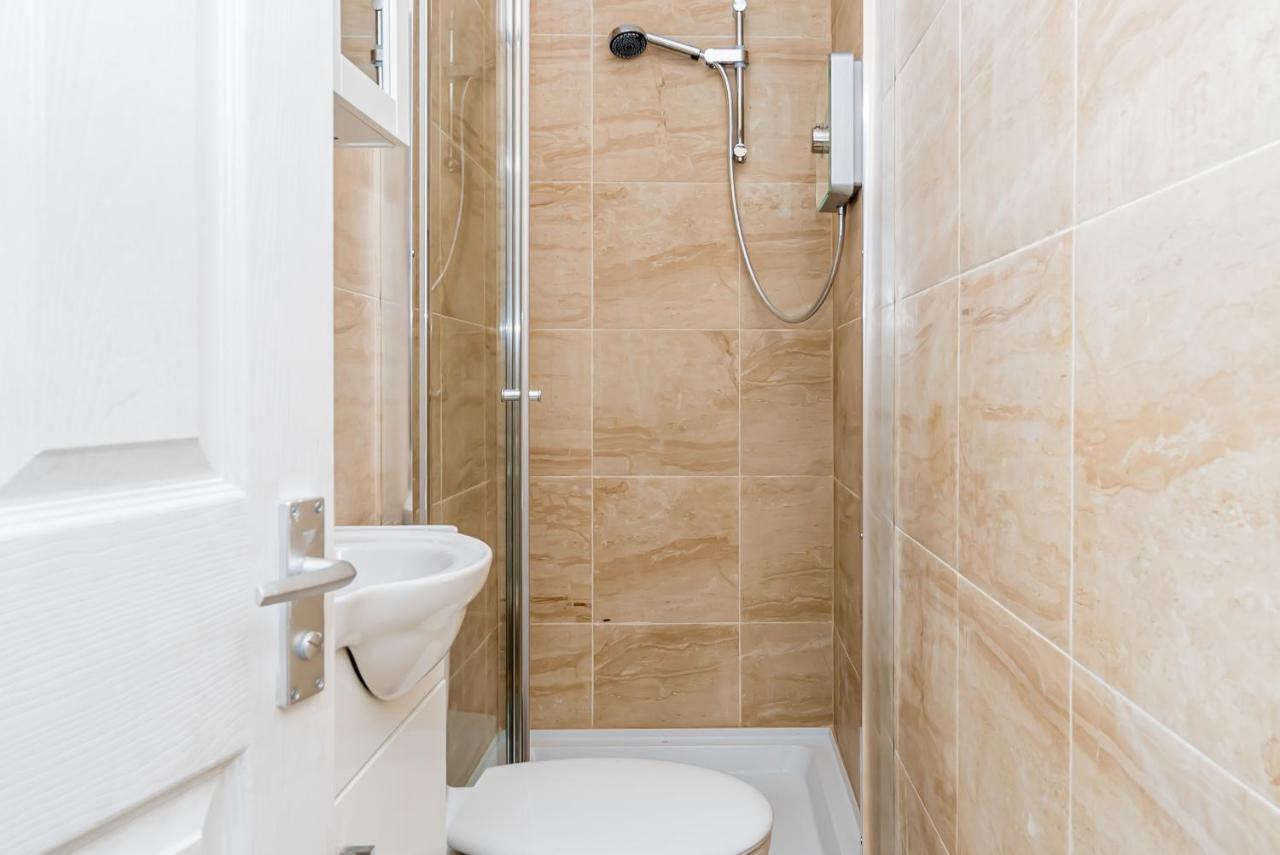 Shirley House 2, Self Catering Guest House, Self Check In, Smart Locks, 10 Min Walk To Southampton General, Aspire And Princess Anne Hospitals, Access To Fully Equipped Kitchen, Excellent Transport Links, Ideal For Longer Stays And Hospital Shifts Екстер'єр фото