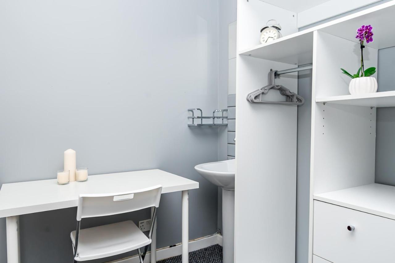 Shirley House 2, Self Catering Guest House, Self Check In, Smart Locks, 10 Min Walk To Southampton General, Aspire And Princess Anne Hospitals, Access To Fully Equipped Kitchen, Excellent Transport Links, Ideal For Longer Stays And Hospital Shifts Екстер'єр фото