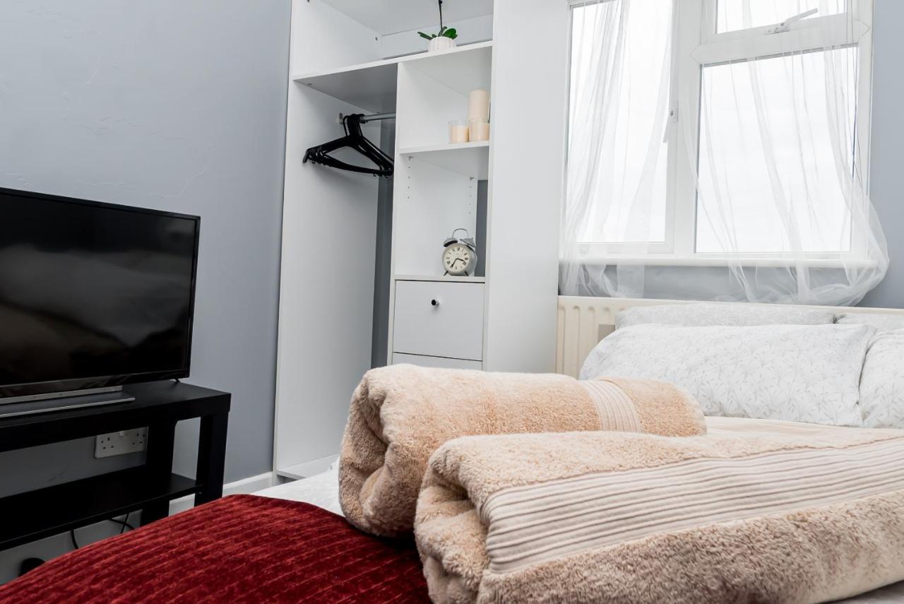 Shirley House 2, Self Catering Guest House, Self Check In, Smart Locks, 10 Min Walk To Southampton General, Aspire And Princess Anne Hospitals, Access To Fully Equipped Kitchen, Excellent Transport Links, Ideal For Longer Stays And Hospital Shifts Екстер'єр фото