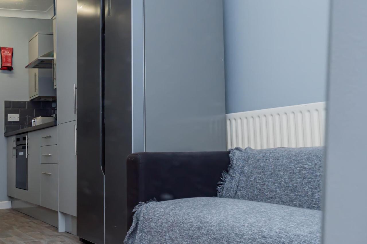 Shirley House 2, Self Catering Guest House, Self Check In, Smart Locks, 10 Min Walk To Southampton General, Aspire And Princess Anne Hospitals, Access To Fully Equipped Kitchen, Excellent Transport Links, Ideal For Longer Stays And Hospital Shifts Екстер'єр фото