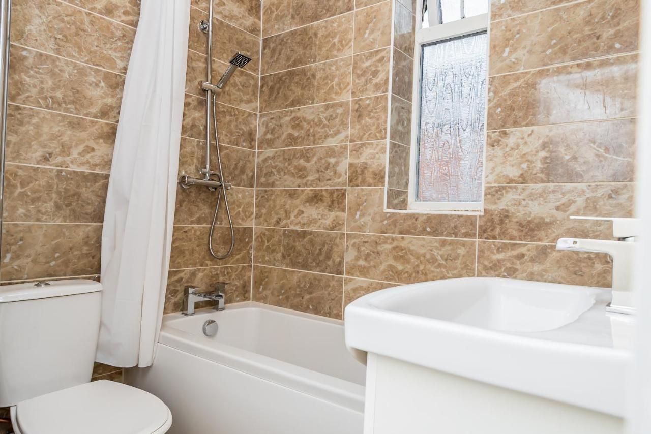 Shirley House 2, Self Catering Guest House, Self Check In, Smart Locks, 10 Min Walk To Southampton General, Aspire And Princess Anne Hospitals, Access To Fully Equipped Kitchen, Excellent Transport Links, Ideal For Longer Stays And Hospital Shifts Екстер'єр фото