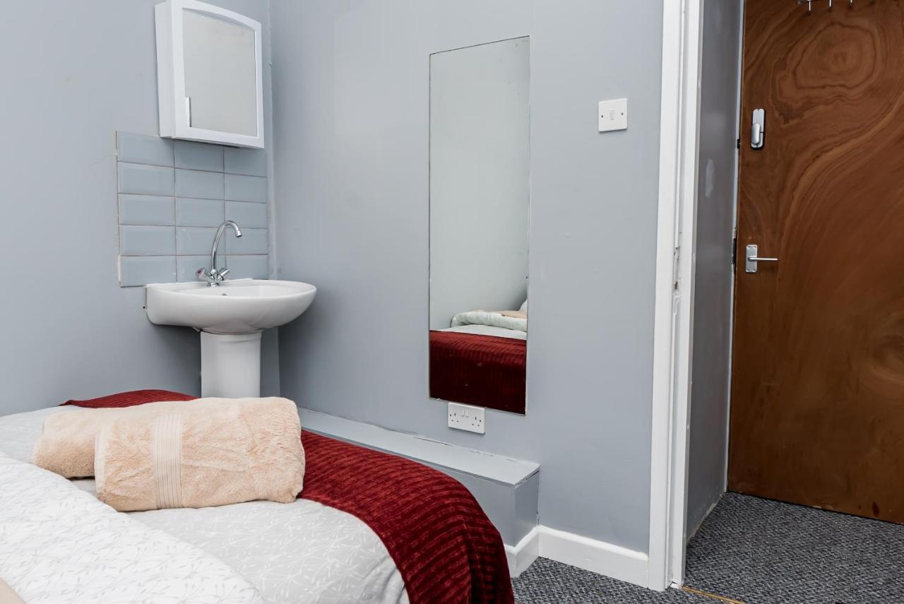Shirley House 2, Self Catering Guest House, Self Check In, Smart Locks, 10 Min Walk To Southampton General, Aspire And Princess Anne Hospitals, Access To Fully Equipped Kitchen, Excellent Transport Links, Ideal For Longer Stays And Hospital Shifts Екстер'єр фото