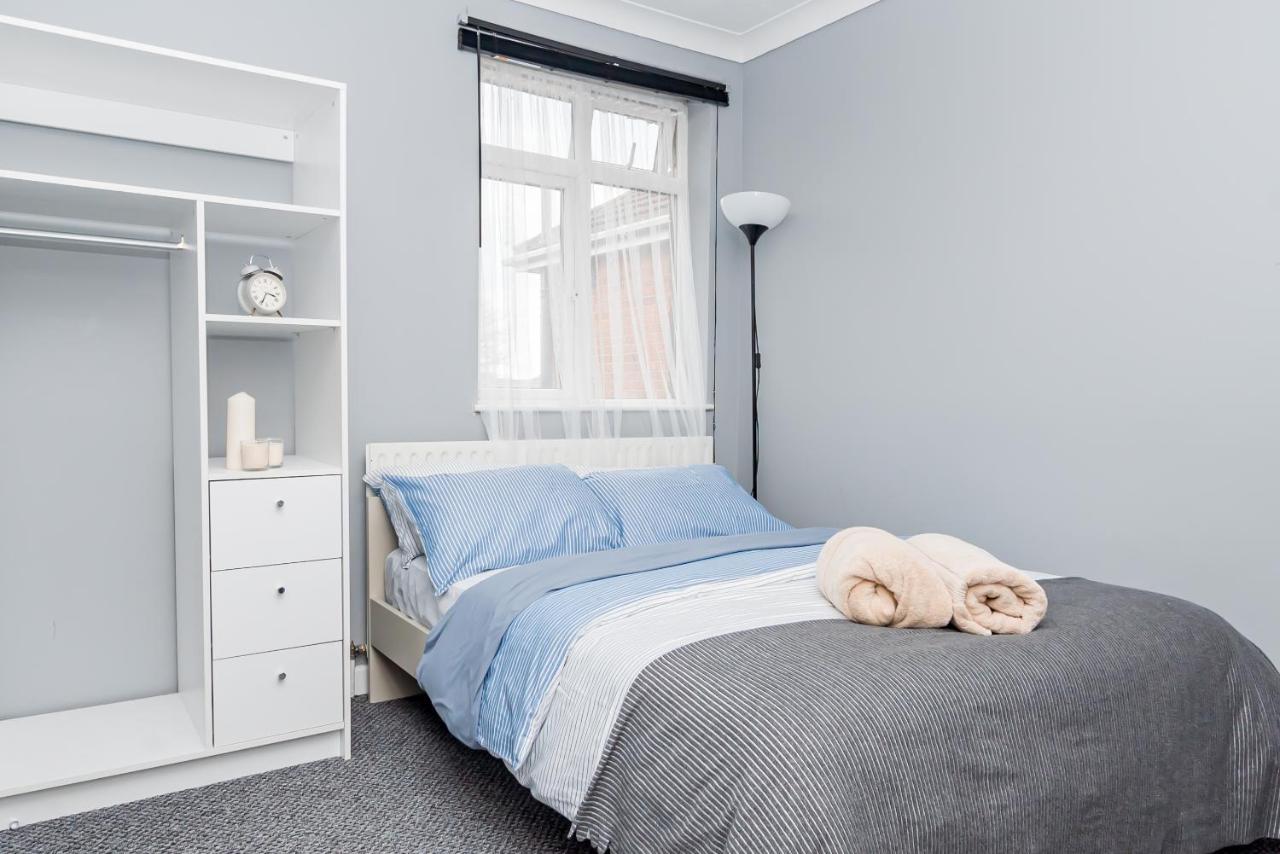 Shirley House 2, Self Catering Guest House, Self Check In, Smart Locks, 10 Min Walk To Southampton General, Aspire And Princess Anne Hospitals, Access To Fully Equipped Kitchen, Excellent Transport Links, Ideal For Longer Stays And Hospital Shifts Екстер'єр фото