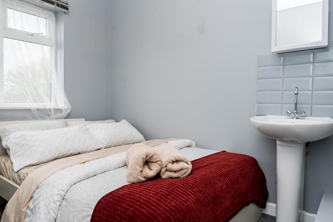 Shirley House 2, Self Catering Guest House, Self Check In, Smart Locks, 10 Min Walk To Southampton General, Aspire And Princess Anne Hospitals, Access To Fully Equipped Kitchen, Excellent Transport Links, Ideal For Longer Stays And Hospital Shifts Екстер'єр фото