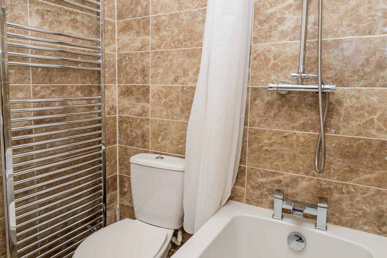 Shirley House 2, Self Catering Guest House, Self Check In, Smart Locks, 10 Min Walk To Southampton General, Aspire And Princess Anne Hospitals, Access To Fully Equipped Kitchen, Excellent Transport Links, Ideal For Longer Stays And Hospital Shifts Екстер'єр фото