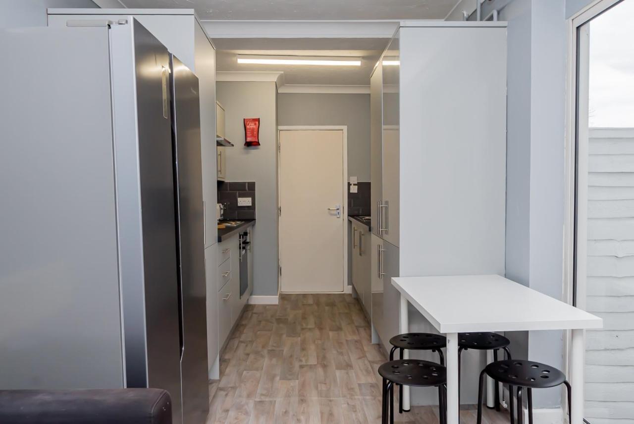 Shirley House 2, Self Catering Guest House, Self Check In, Smart Locks, 10 Min Walk To Southampton General, Aspire And Princess Anne Hospitals, Access To Fully Equipped Kitchen, Excellent Transport Links, Ideal For Longer Stays And Hospital Shifts Екстер'єр фото