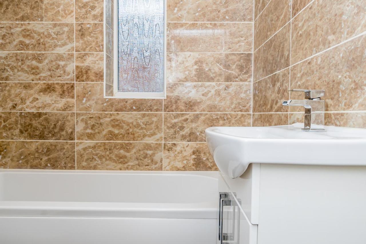 Shirley House 2, Self Catering Guest House, Self Check In, Smart Locks, 10 Min Walk To Southampton General, Aspire And Princess Anne Hospitals, Access To Fully Equipped Kitchen, Excellent Transport Links, Ideal For Longer Stays And Hospital Shifts Екстер'єр фото