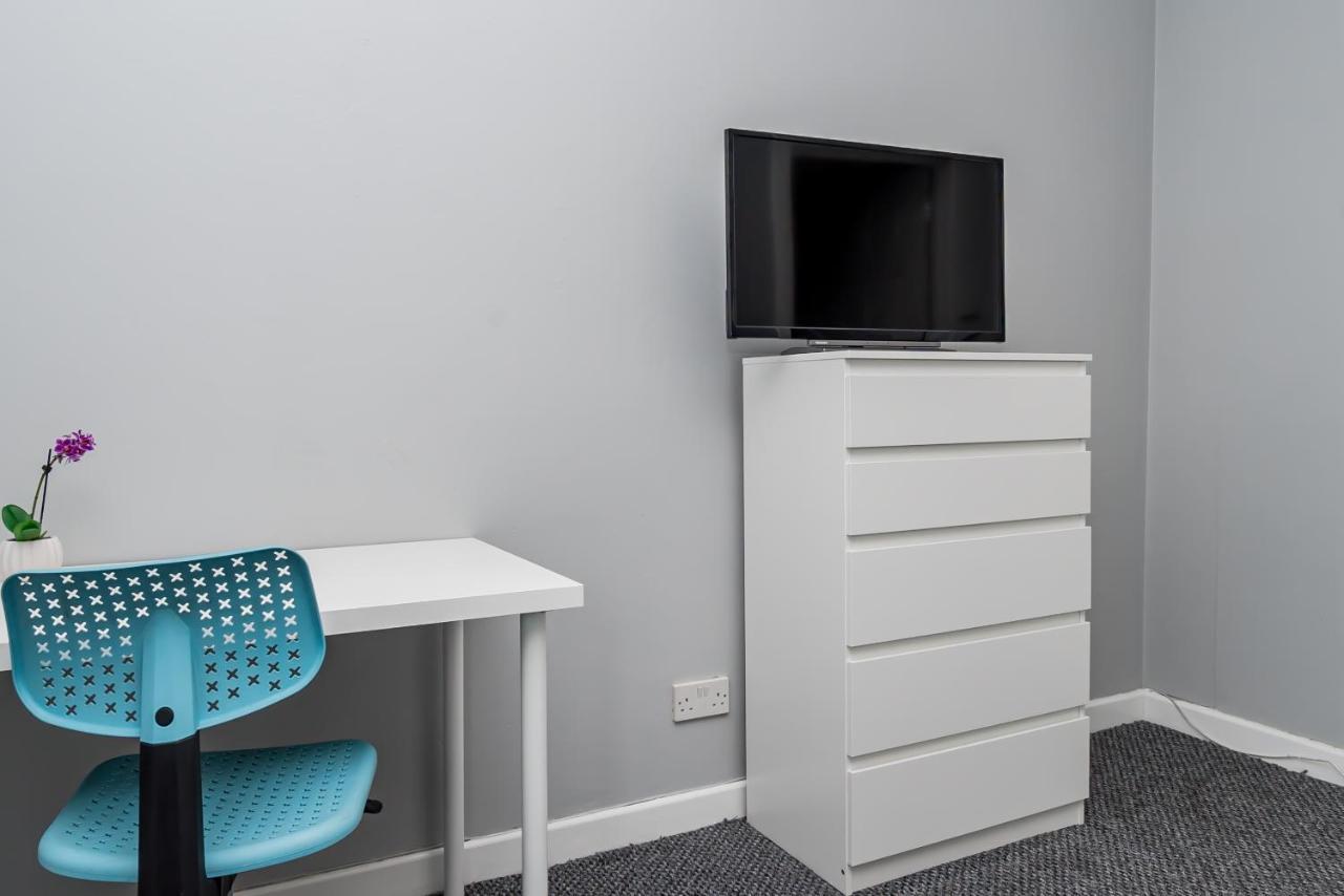 Shirley House 2, Self Catering Guest House, Self Check In, Smart Locks, 10 Min Walk To Southampton General, Aspire And Princess Anne Hospitals, Access To Fully Equipped Kitchen, Excellent Transport Links, Ideal For Longer Stays And Hospital Shifts Екстер'єр фото