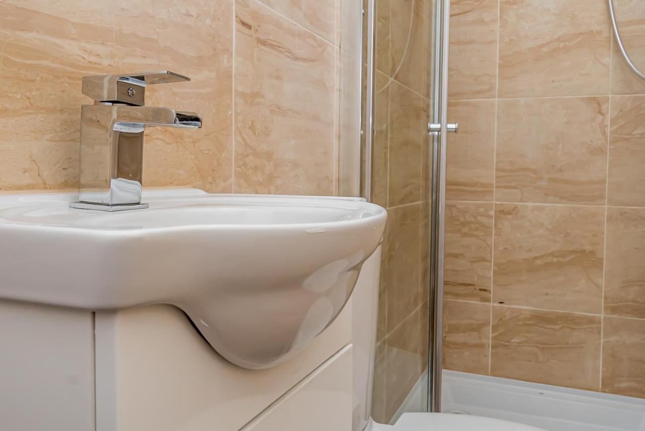 Shirley House 2, Self Catering Guest House, Self Check In, Smart Locks, 10 Min Walk To Southampton General, Aspire And Princess Anne Hospitals, Access To Fully Equipped Kitchen, Excellent Transport Links, Ideal For Longer Stays And Hospital Shifts Екстер'єр фото