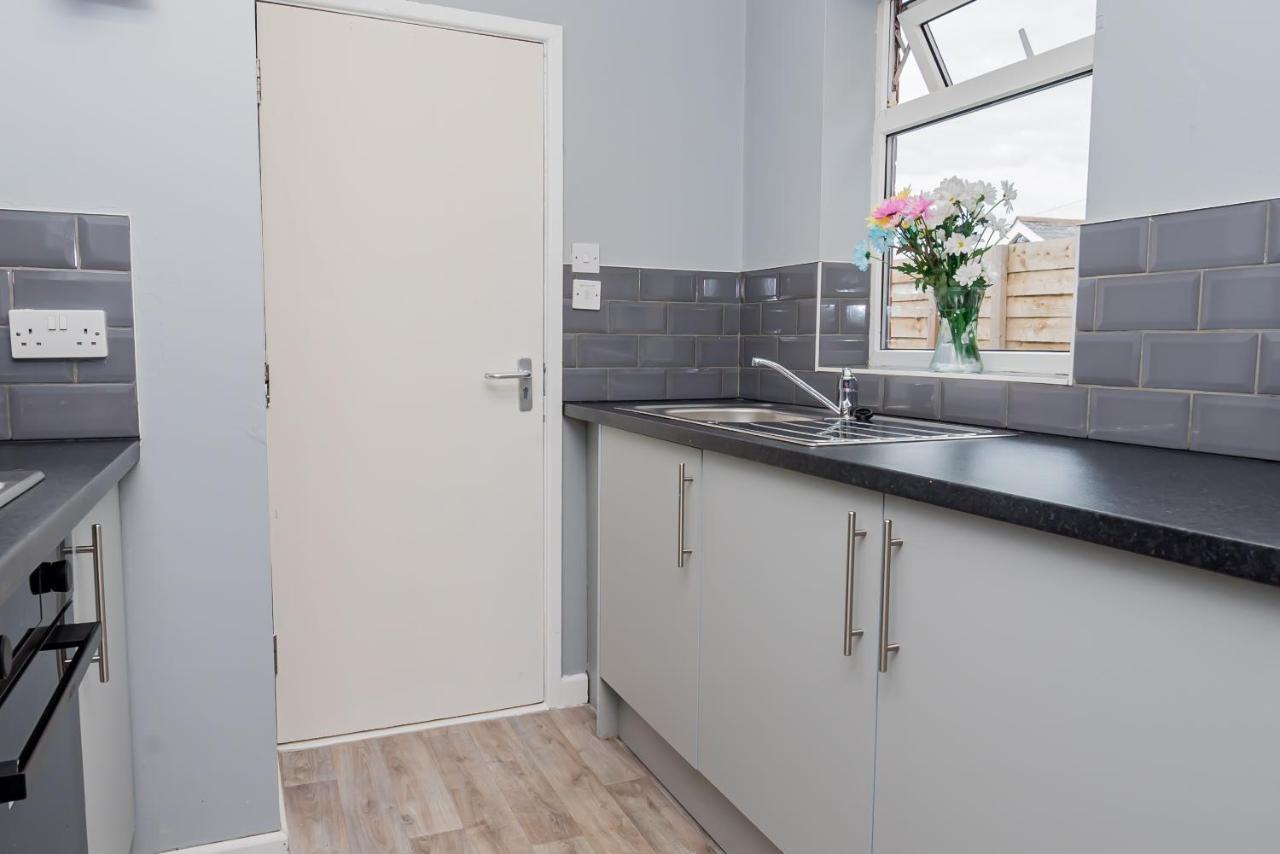 Shirley House 2, Self Catering Guest House, Self Check In, Smart Locks, 10 Min Walk To Southampton General, Aspire And Princess Anne Hospitals, Access To Fully Equipped Kitchen, Excellent Transport Links, Ideal For Longer Stays And Hospital Shifts Екстер'єр фото