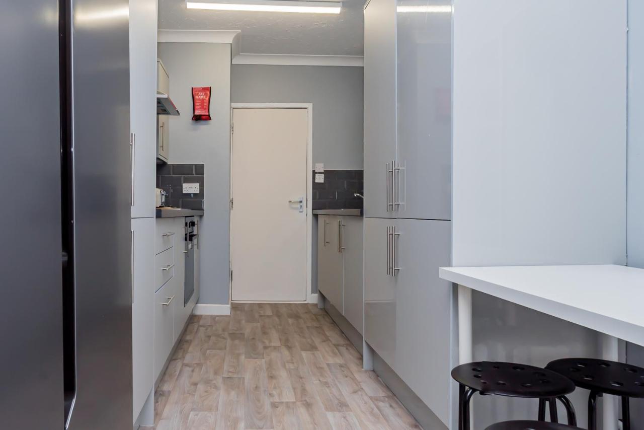 Shirley House 2, Self Catering Guest House, Self Check In, Smart Locks, 10 Min Walk To Southampton General, Aspire And Princess Anne Hospitals, Access To Fully Equipped Kitchen, Excellent Transport Links, Ideal For Longer Stays And Hospital Shifts Екстер'єр фото