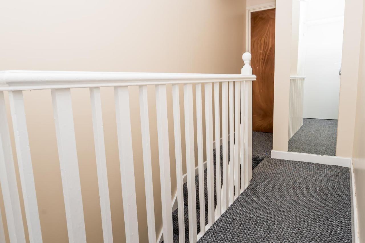 Shirley House 2, Self Catering Guest House, Self Check In, Smart Locks, 10 Min Walk To Southampton General, Aspire And Princess Anne Hospitals, Access To Fully Equipped Kitchen, Excellent Transport Links, Ideal For Longer Stays And Hospital Shifts Екстер'єр фото