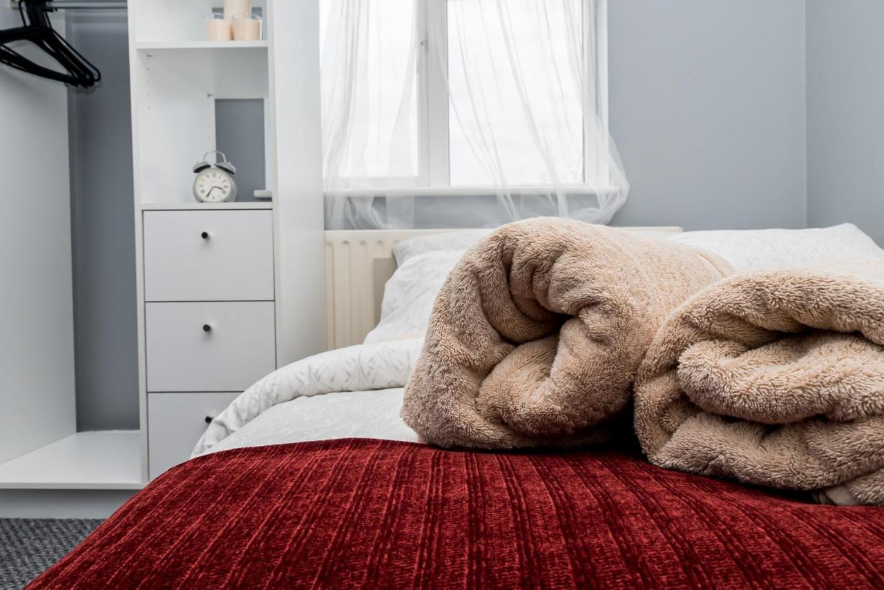 Shirley House 2, Self Catering Guest House, Self Check In, Smart Locks, 10 Min Walk To Southampton General, Aspire And Princess Anne Hospitals, Access To Fully Equipped Kitchen, Excellent Transport Links, Ideal For Longer Stays And Hospital Shifts Екстер'єр фото